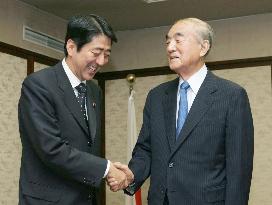 Abe starts busy 1st day as LDP chief with courtesy calls