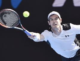 Murray moves into Australian Open 3rd round
