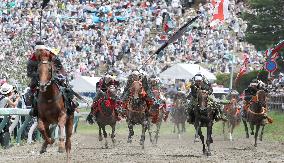 Armored warriors compete in horse race