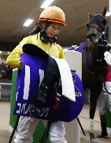 Horse racing: 1st female jockey in G1 race