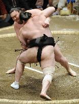 Hakuho gains 2nd win at summer sumo