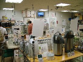 (2)More firms selling goods by mail order