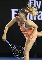 Sharapova wins in Australian Open 3rd round