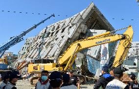 Search-and-rescue operations at quake-hit Taiwan site
