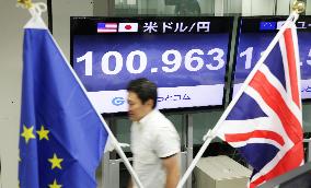 U.S. dollar loses ground against yen