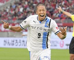 Soccer: Kawasaki, Urawa to decide J-League overall table on final day