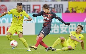 Soccer: Kashima stay on track for title with win over Hiroshima