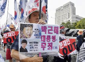 Supporters of ex-S. Korean President Park