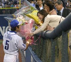 BayStars infielder Ishii gets 2,000th career hit