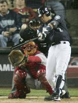 Mariners catcher Johjima hits 2-run homer against Red Sox