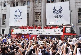 Rio medalists parade in Tokyo