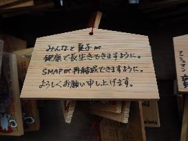People dedicate New Year's prayers to SMAP in hopes the band reforms