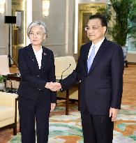 Chinese Premier Li meets S. Korean foreign minister Kang