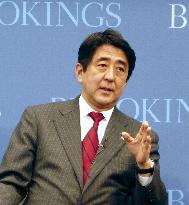Abe proposes regular 3-way summit between Japan, U.S., China