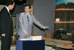 Crown prince visits museum