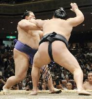 Kaio faces third straight loss at autumn sumo
