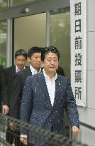 PM Abe casts absentee ballot for upper house election