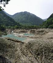 Search and rescue work continues in China's quake-hit Sichuan