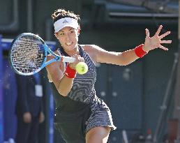 Tennis: Muguruza suffers 1st loss as world No. 1 at Wozniacki's hands