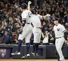 Yankees jump for joy after Judge homers