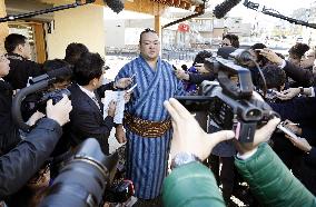 Sumo: Kisenosato's withdrawal