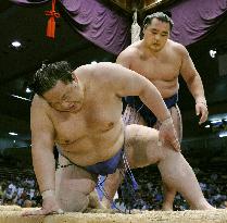 Kaio fails at Nagoya sumo