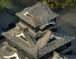 Big quake topples roof tiles from Kumamoto Castle