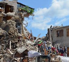 Death toll rises to at least 159 in Italy quake