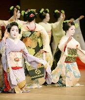 Geisha, apprentices in rehearsal for joint performance