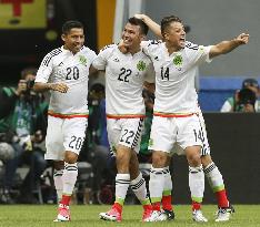 Mexico defeats Russia 2-1 in FIFA Confederations Cup