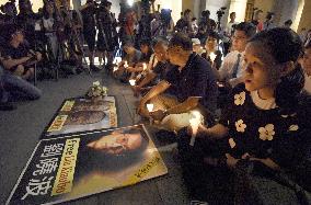 People attend candlelight rally to free Nobel laureate Liu in H.K.