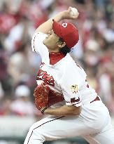 Baseball: Kuri picks up win as Carp rout Swallows