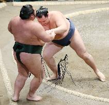 New Year Grand Sumo Tournament 5th day