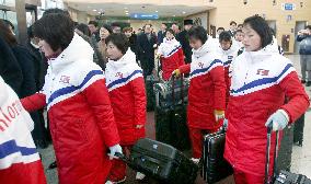 N. Korean Olympic hockey players cross into S. Korea