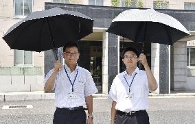 Parasols for men trend in Japan