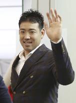 Baseball: New Mariner Kikuchi leaves Japan