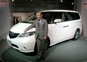 Honda launches new luxury minivan Elysion