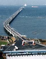 Tokyo Bay expressway opens