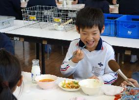 Russian food served at schools on day of Abe-Putin summit