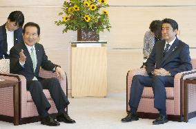 S. Korea's parliament speaker meets with Japanese PM Abe