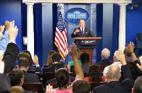 Spicer resigns, Sanders to take over as Trump's press sec'y