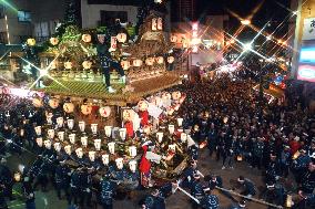 (1)Crowds flock to Chichibu night festival