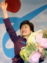 (1)S. Korea's Grand National Party chooses new leader
