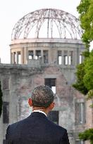 Obama makes historic visit to Hiroshima