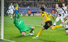 Kagawa strikes twice