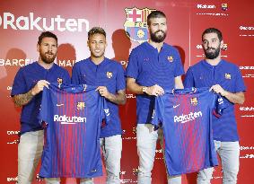 Messi, Pique visit Barca shirt sponsor Rakuten