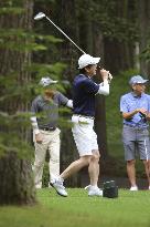 Japan PM Abe playing golf
