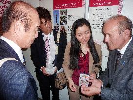 A-bomb icon Sadako's brother appeals for peace at N.Y. ceremony