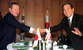 Japan, S. Korea defense leaders meet in Seoul