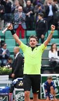 Wawrinka moves into French Open semis